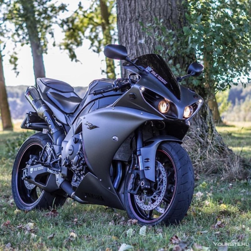 Мотоцикл спортбайк Ямаха р1
