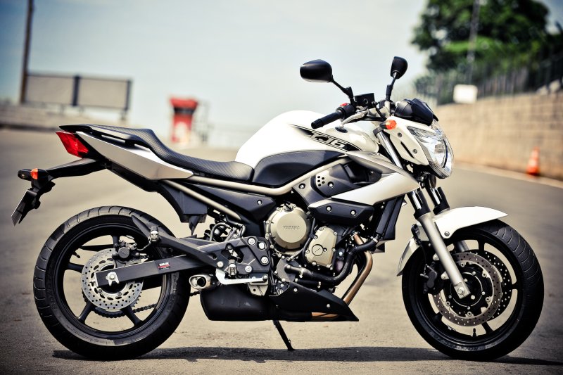 Moto-Yamaha xj6-n