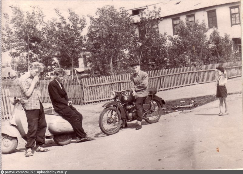 Мотоциклисты 70х СССР