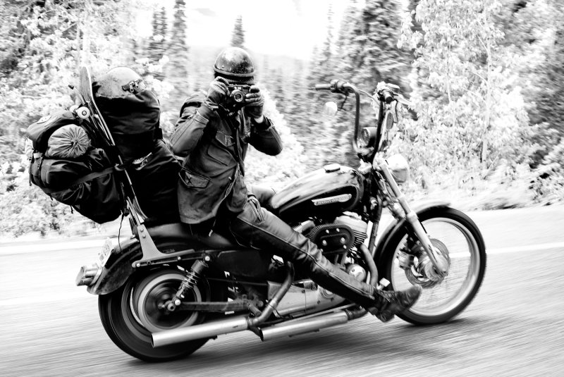 Крутой мотоциклист