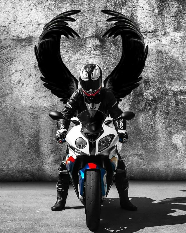 Мотоцикл с крыльями