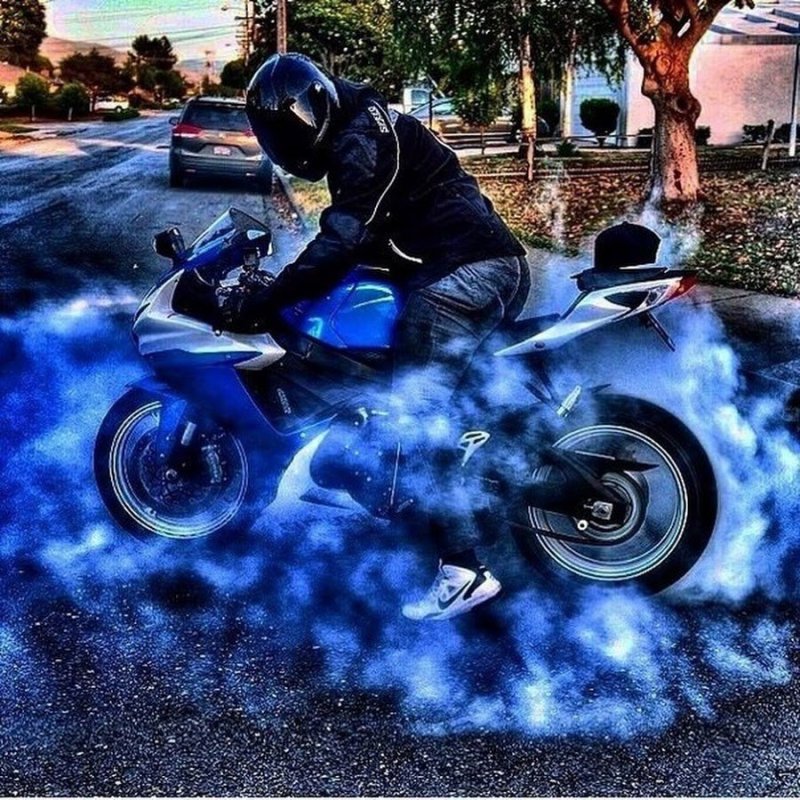 Крутые пацаны на мотоциклах