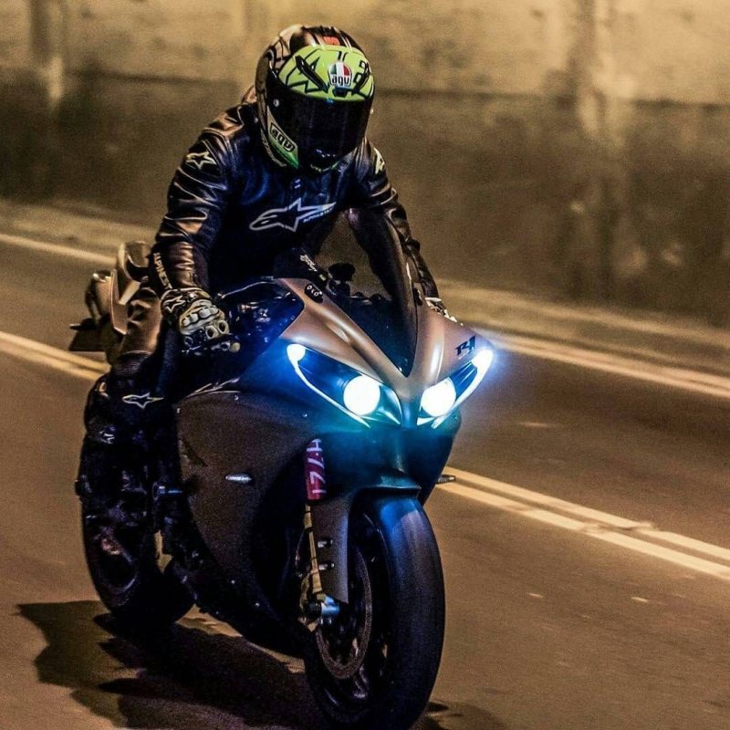 Ямаха р1 мотоциклист