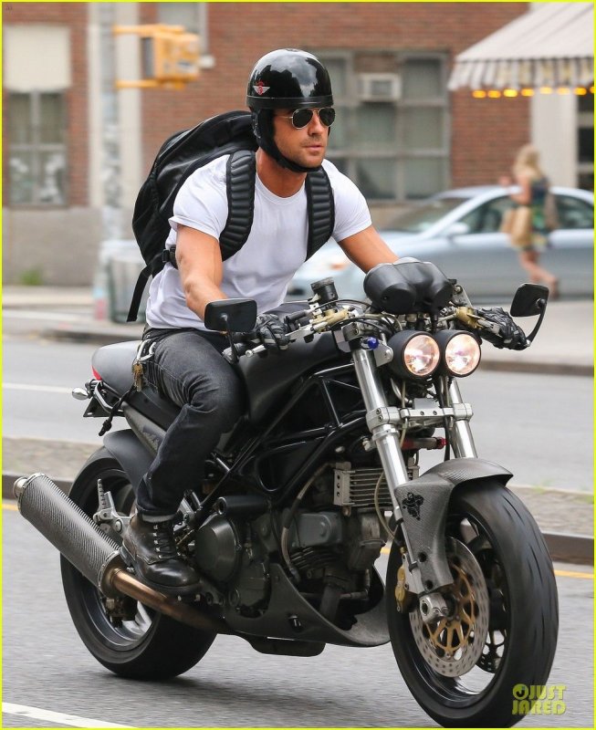 Justin Theroux Moto