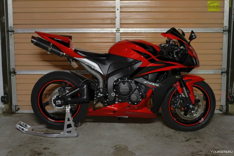 Honda CBR 600rr 2008 черно красный