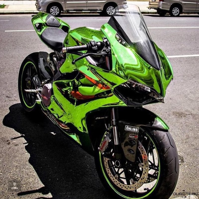 Мотоцикл в пленке хром