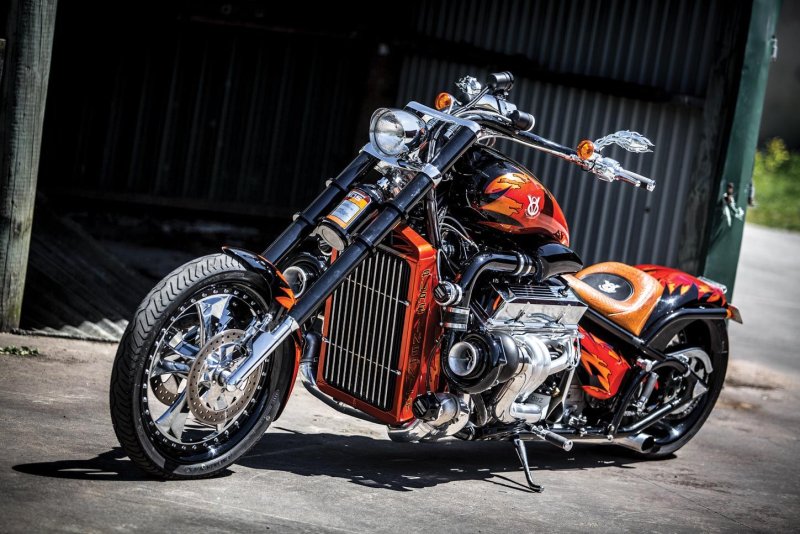 Мотоцикл чоппер BOSSHOSS