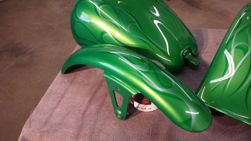 Кэнди зелёный мотоцикл