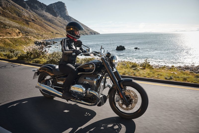 Мотоцикл BMW r18 2020