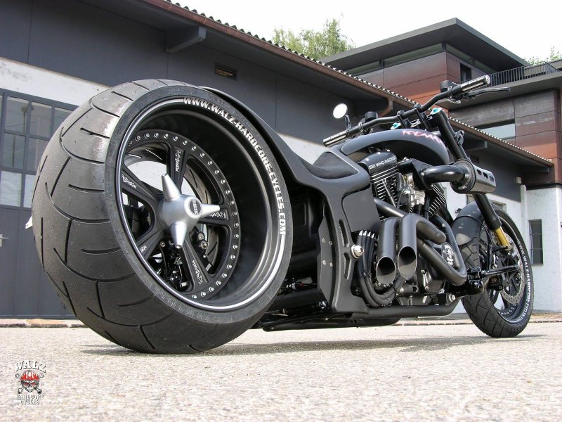 Мотоцикл с большими колесами