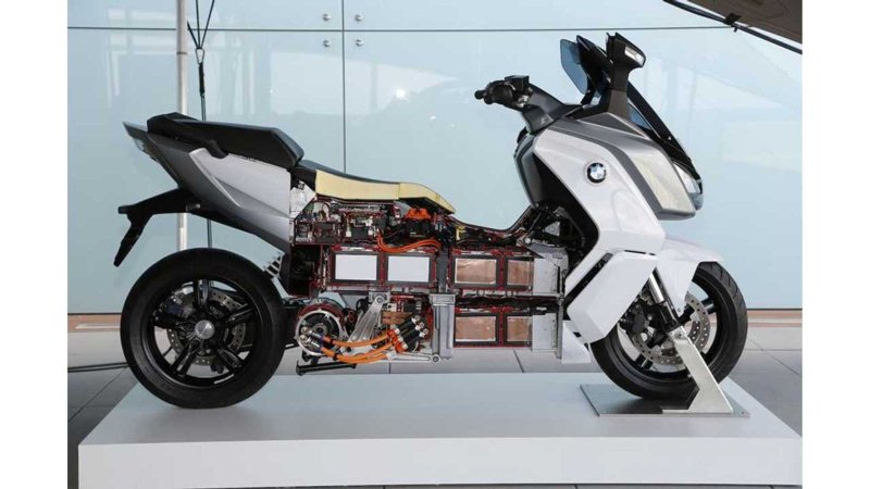 Электроскутер БМВ Эволюшн