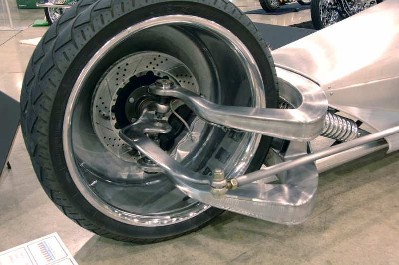 Автомобильное колесо на мотоцикл