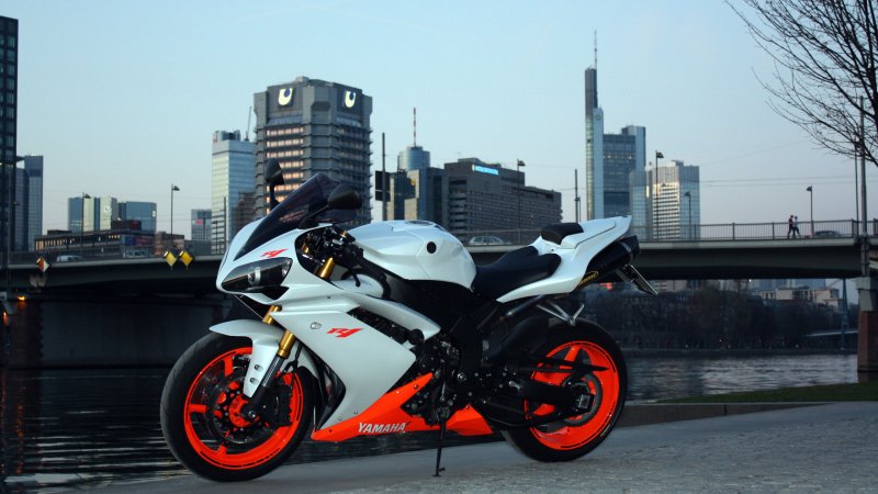 Спортбайк Ямаха р1