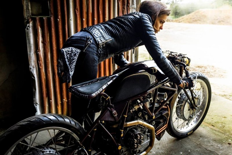 Стильный мотоцикл