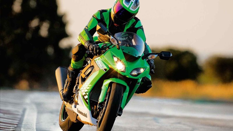 Мото байкер Кавасаки ниндзя