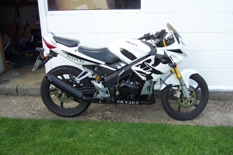 GPX 125 мотоцикл белый цвет