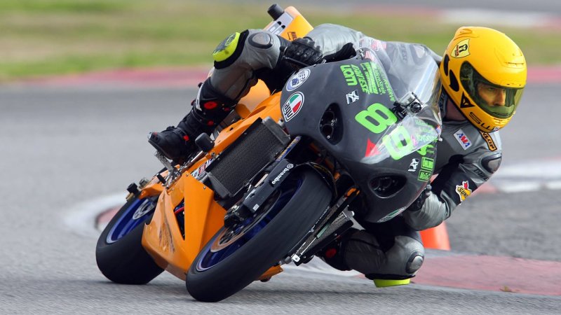 Маленький гоночный мотоцикл