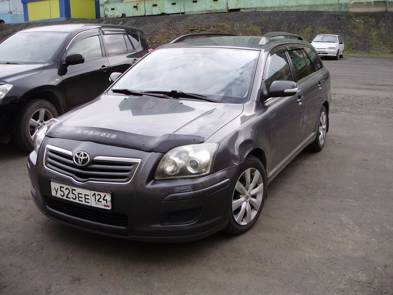 Toyota Avensis 2006 года с гос номерами