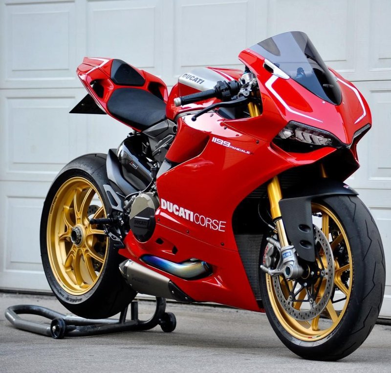 Спортивный мотоцикл Дукати