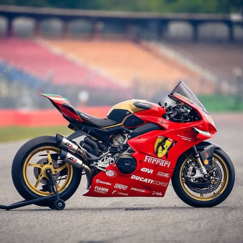 Спортивный мотоцикл Дукати