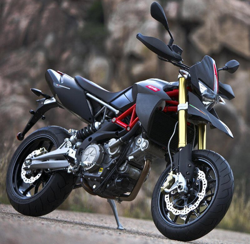 Мотард Априлия 750