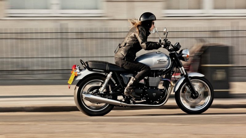 Triumph Bonneville 2014 с Райдером