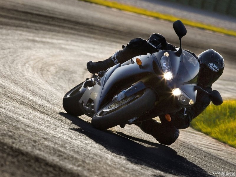 Yamaha YZF r1 на закате