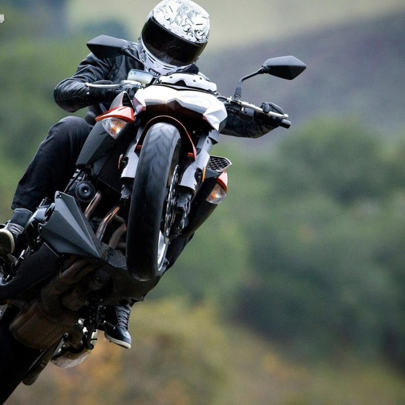 Kawasaki z1000 на заднем колесе