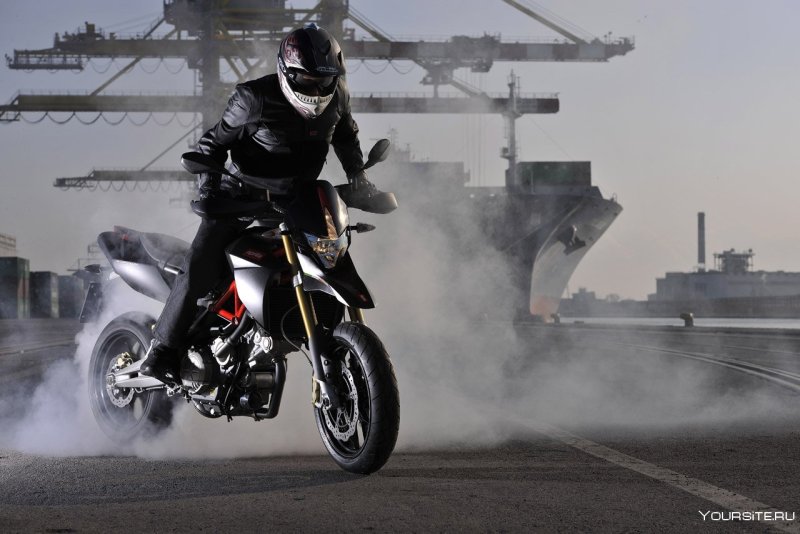 Aprilia Dorsoduro 750 2016 Factory