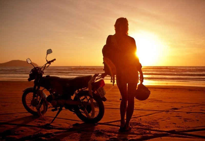Мотоцикл на закате