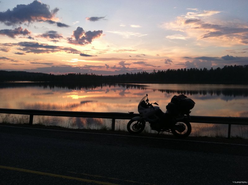 Мотоцикл в речке