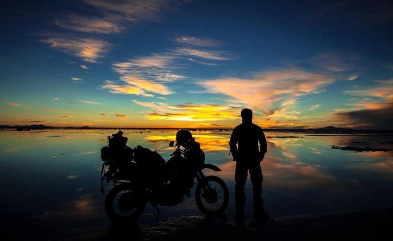 Мотоциклист на закате