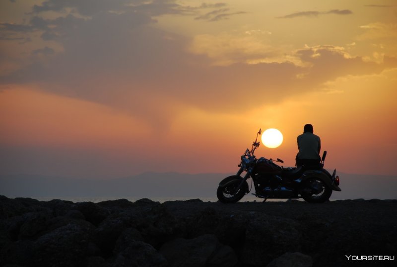 На байке в закат