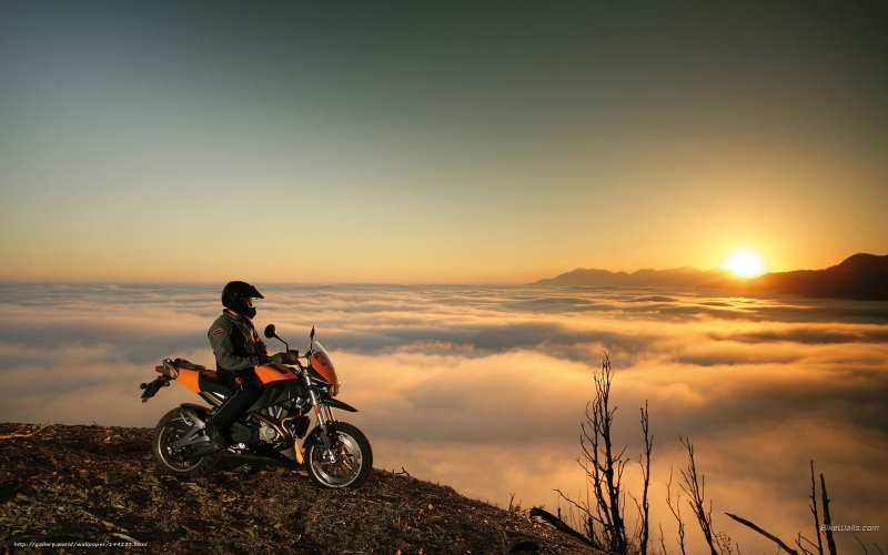 Мотоцикл на закате