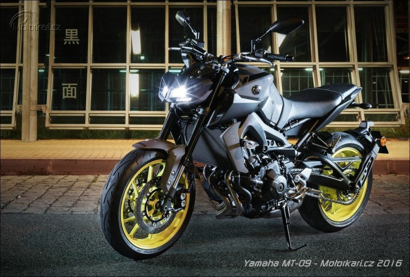 Ямаха MT-09 2018