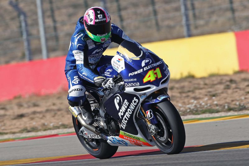 Человек на гоночном мотоцикле