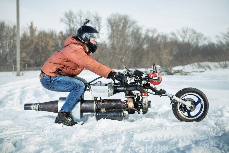 Зимний мотоцикл с мотором