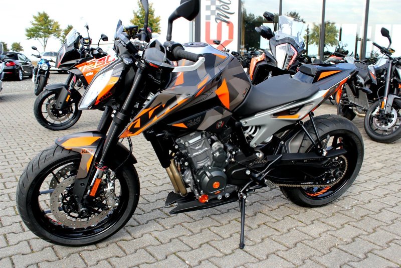 KTM Duke 790 граффити