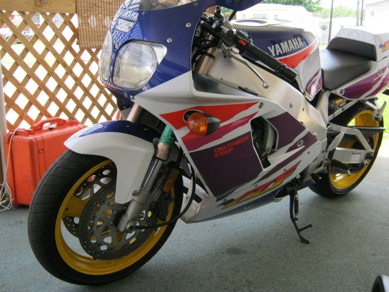 Кастом Yamaha YZF 750.