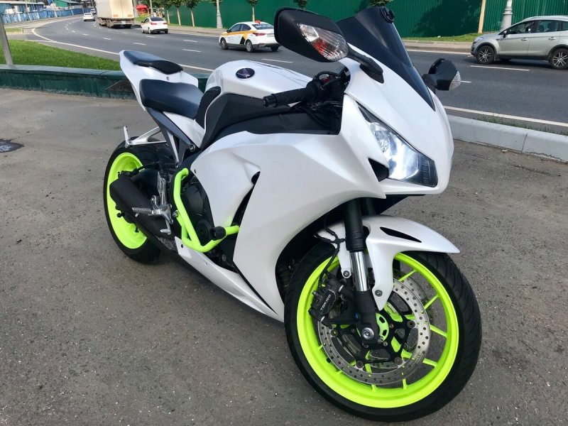 Honda cbr1000rr White