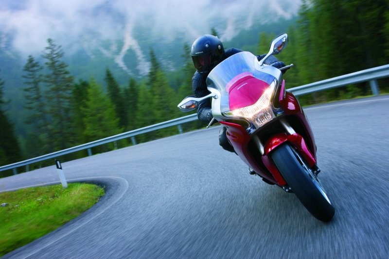 Мотоциклист на Honda VFR 1200