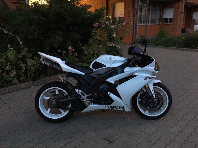 Yamaha r1 2007 белый