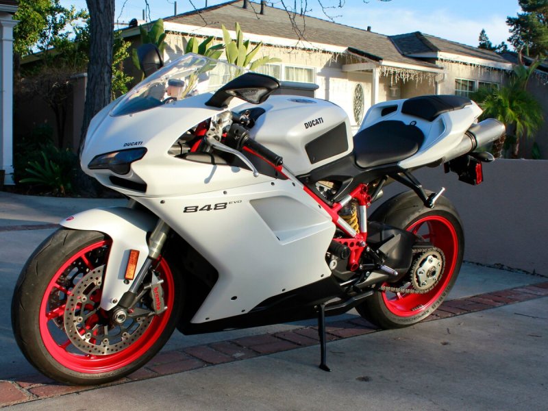 Ducati 848 белый