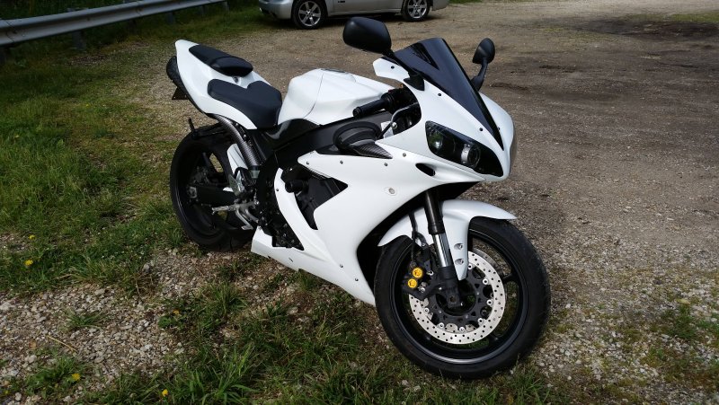 Ямаха р1 белая