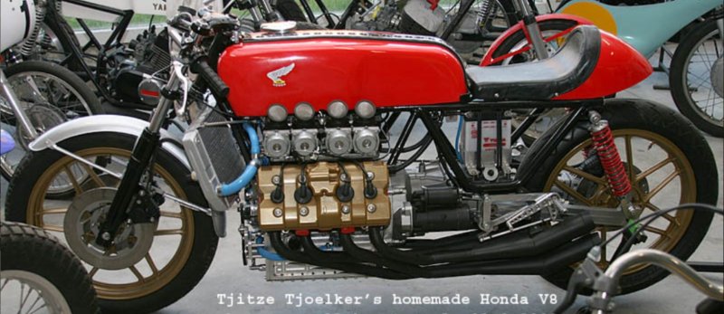 Восьми целендровый мотоцикл