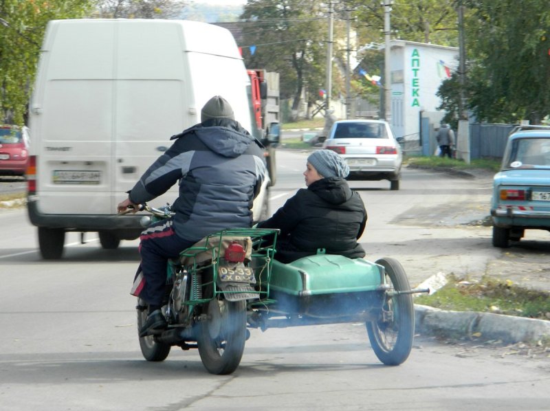 Мотоцикл с прицепом для человека