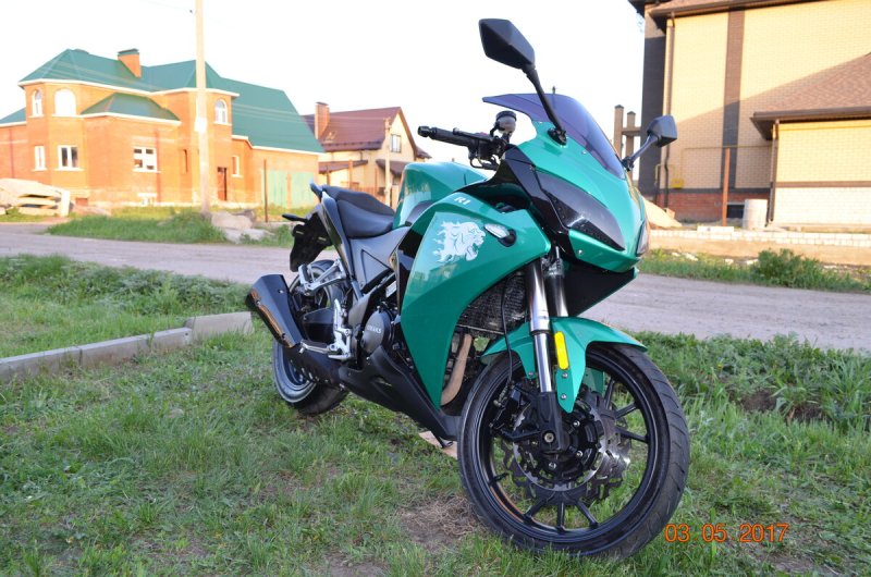 Мотоцикл Omaks Motrac r15