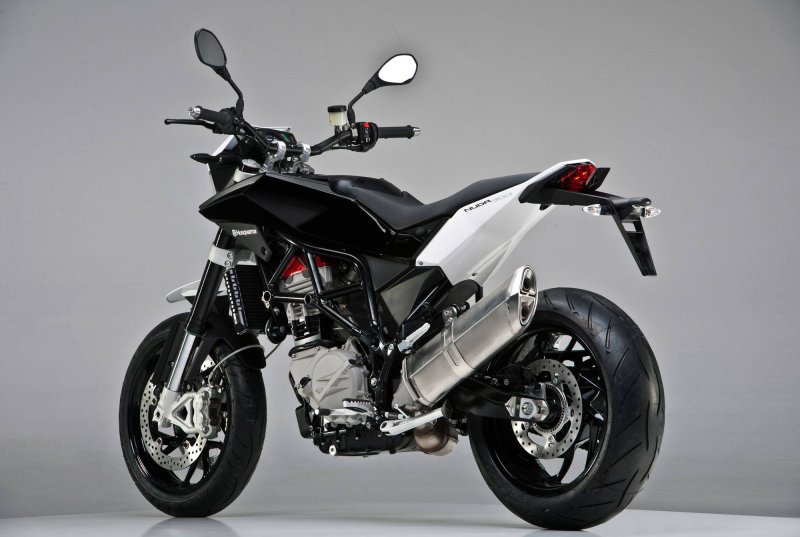 Мотоцикл Husqvarna nuda 900