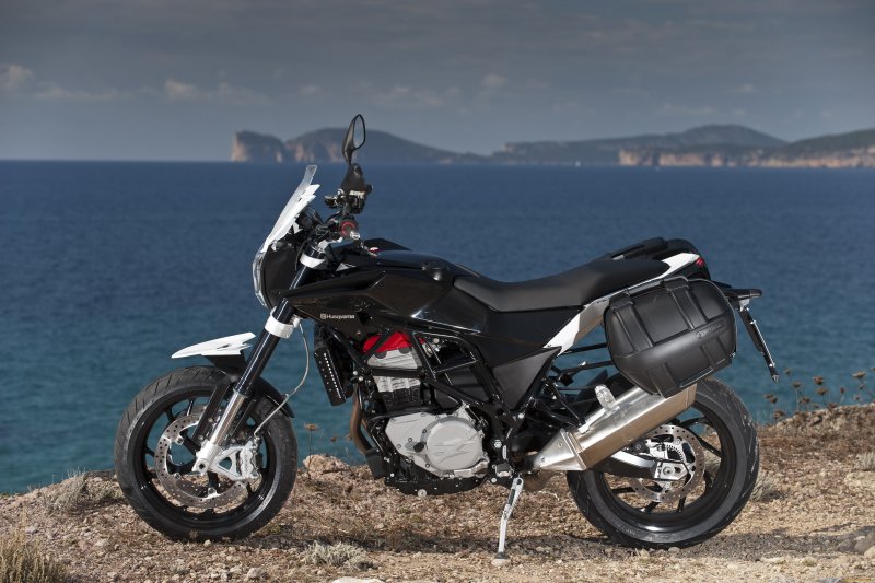 Мотоцикл Husqvarna nuda 900