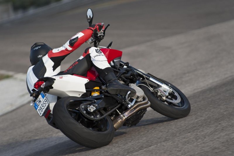 Мотоцикл Husqvarna nuda 900